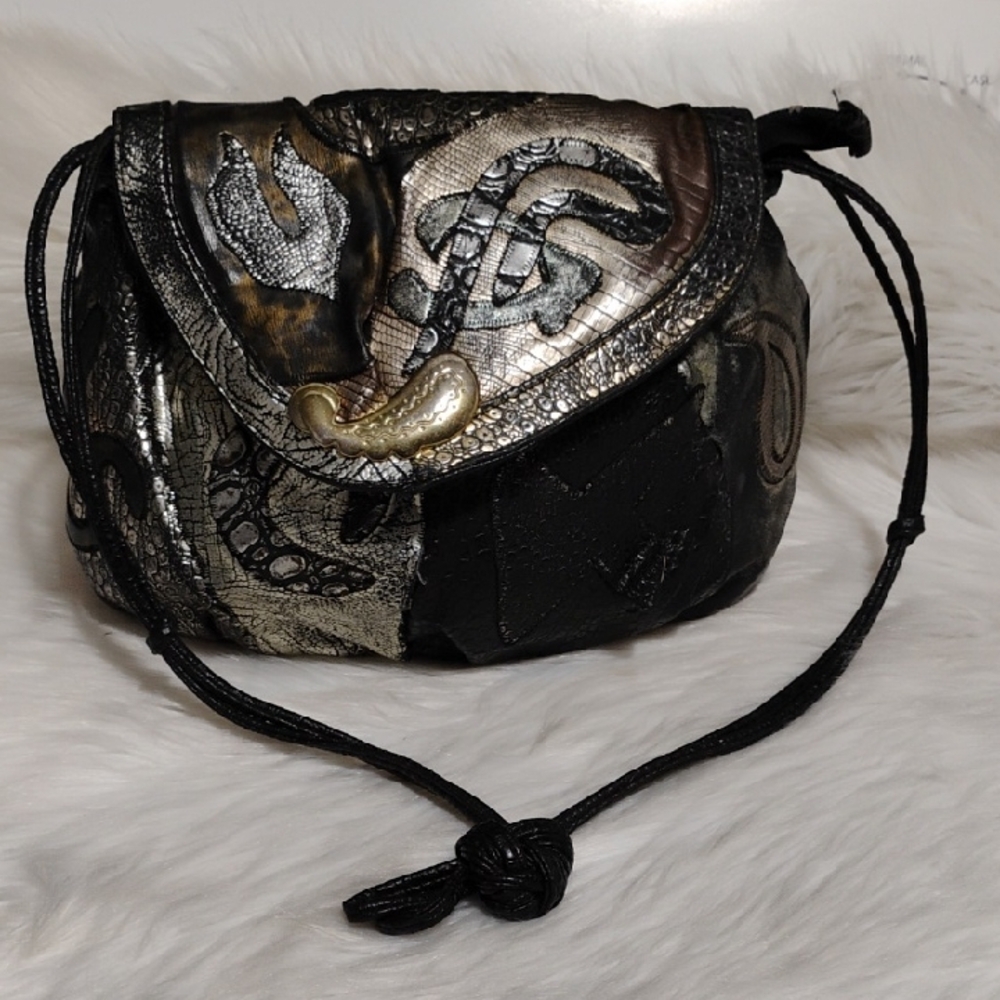 SALE! Nas Vintage 80's Metallic Artistic Black and Silver Shoulder Bag